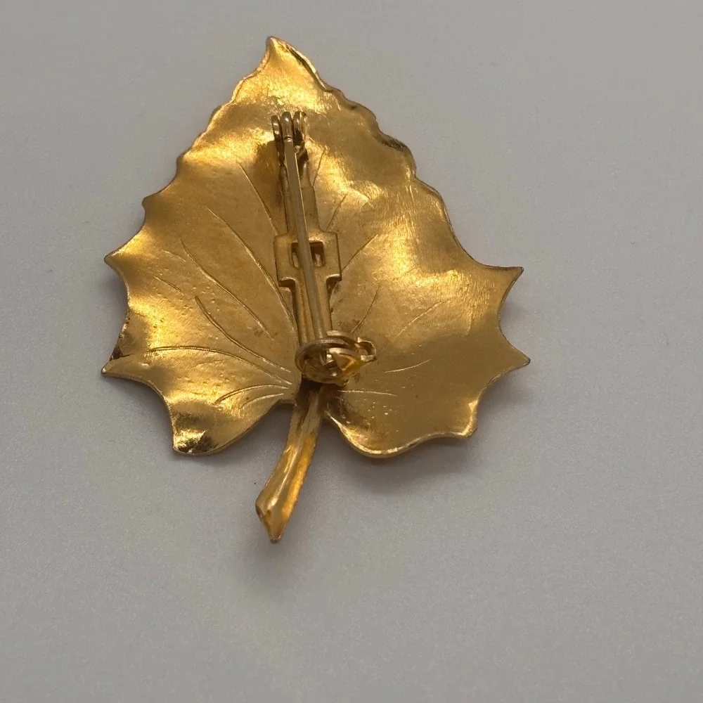 Gold‎ Tone Leaf Brooch Pin Textured Veins Elegant Autumn Nature Inspired Jewelry